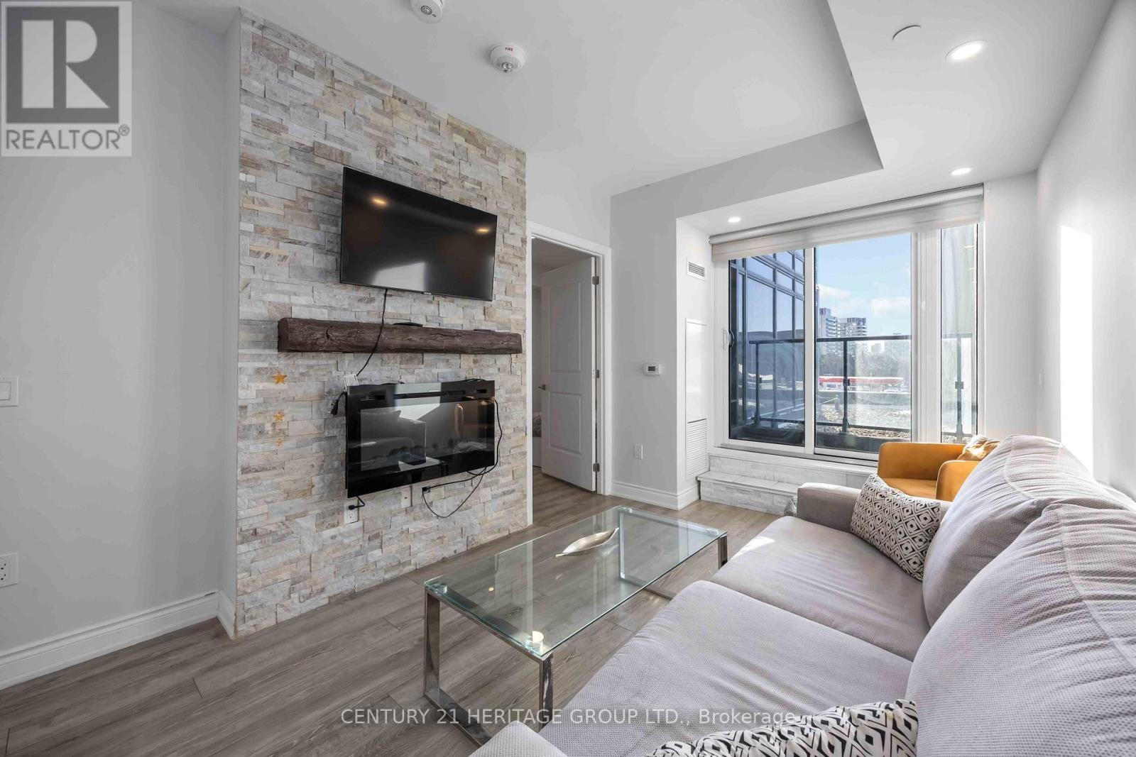 201 - 9618 Yonge Street, Richmond Hill, Ontario  L4C 0X5 - Photo 18 - N12615564