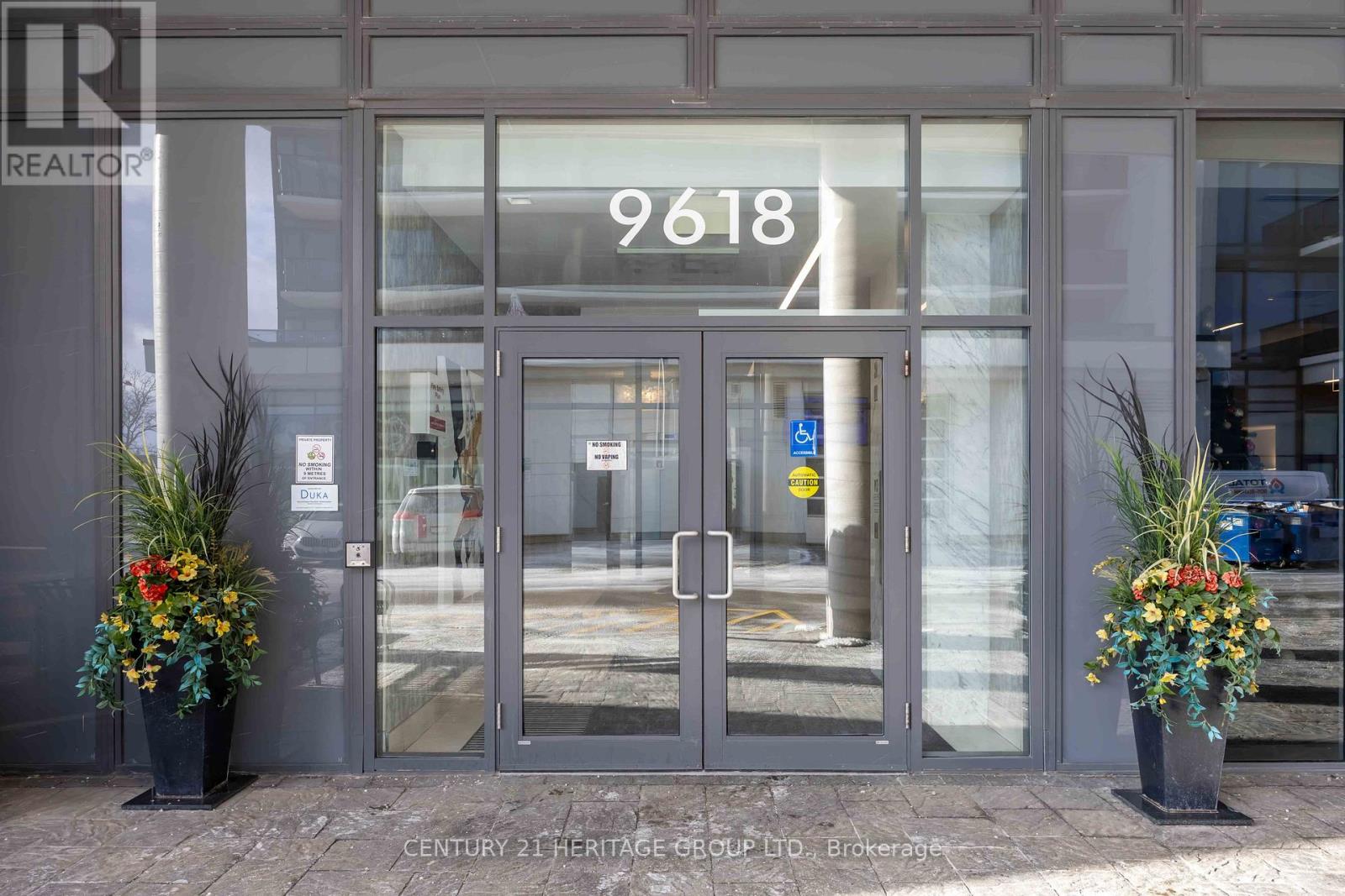 201 - 9618 Yonge Street, Richmond Hill, Ontario  L4C 0X5 - Photo 2 - N12615564