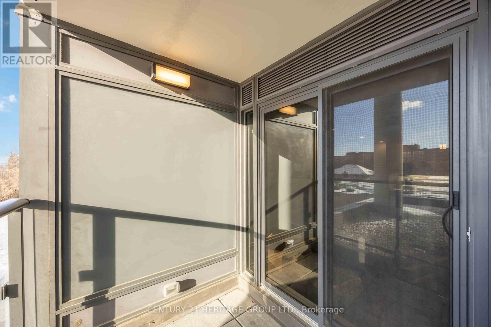 201 - 9618 Yonge Street, Richmond Hill, Ontario  L4C 0X5 - Photo 28 - N12615564