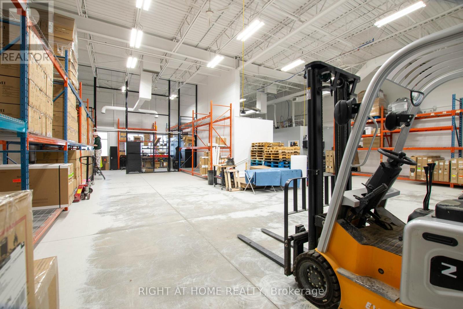 4 & 5 - 38 Innovator Avenue, Whitchurch-Stouffville, Ontario  L4A 0Y2 - Photo 12 - N12615566