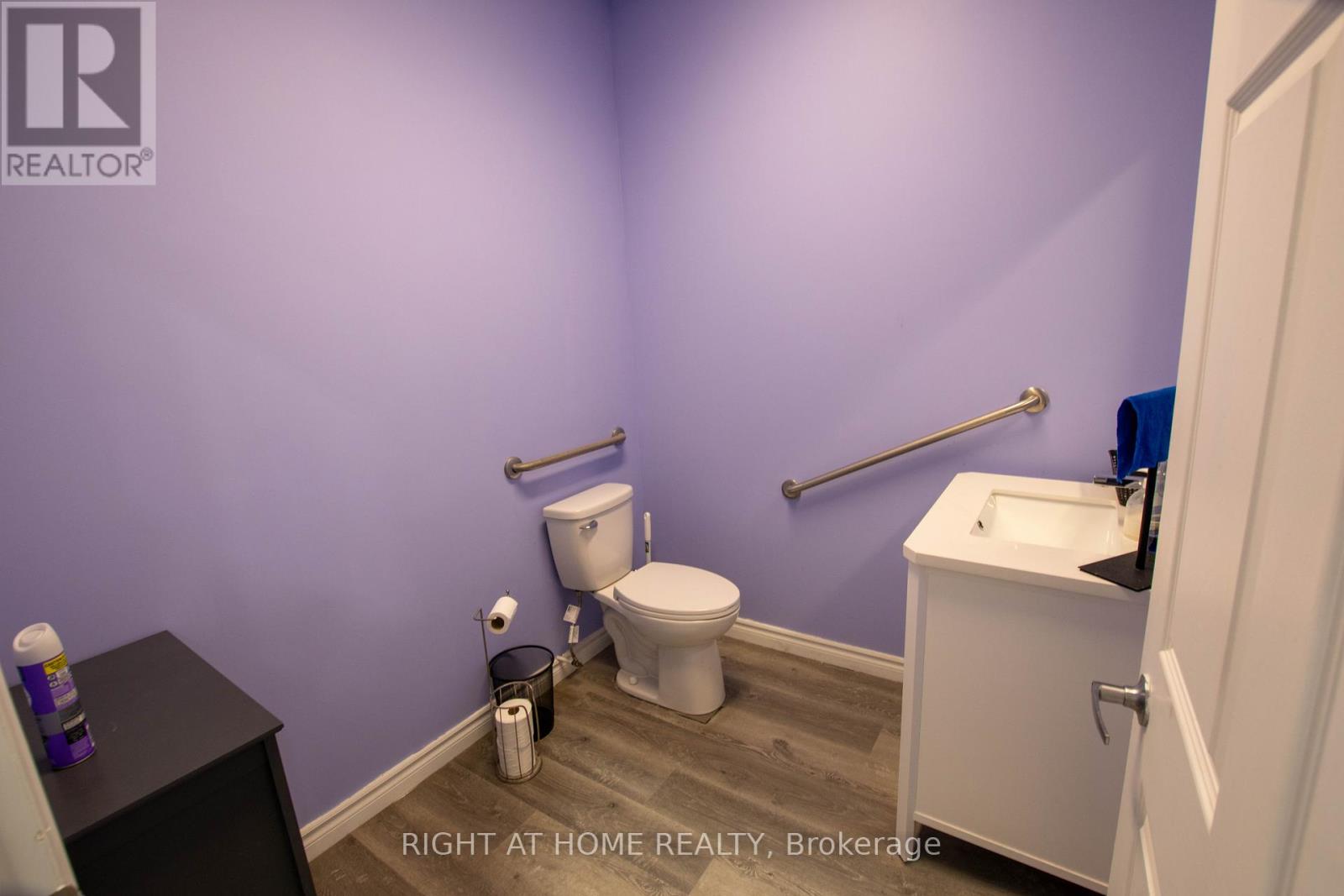 4 & 5 - 38 Innovator Avenue, Whitchurch-Stouffville, Ontario  L4A 0Y2 - Photo 7 - N12615566