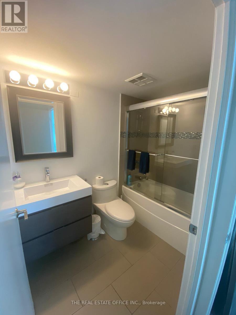 3802 - 219 Fort York Boulevard, Toronto, Ontario  M5V 1B1 - Photo 14 - C12614156