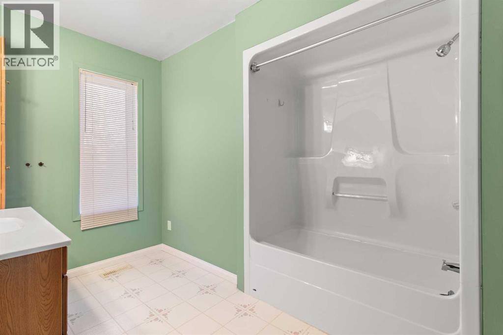 21 Freemont Close, Red Deer, Alberta  t4n 4y5 - Photo 15 - A2271368