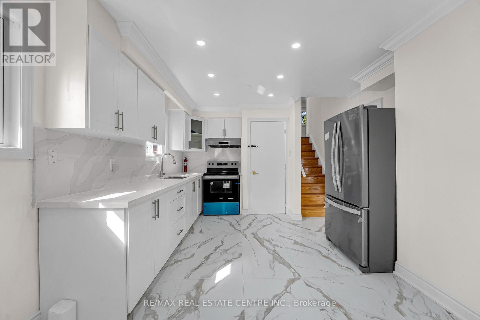 82 Merton Road, Brampton, Ontario  L6V 2V6 - Photo 10 - W12615396