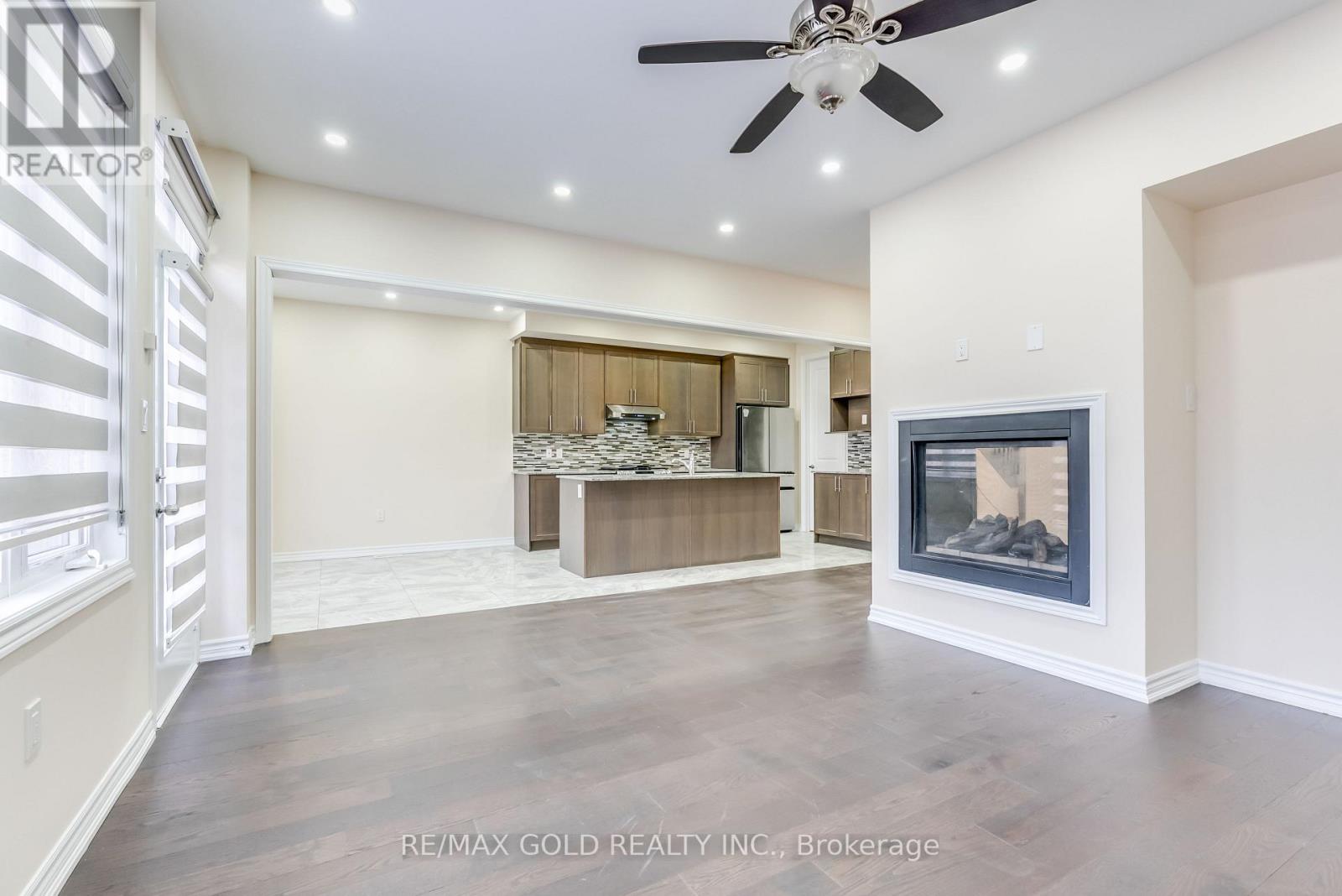 1495 Rose Way, Milton, Ontario  L9T 7E7 - Photo 10 - W12615444