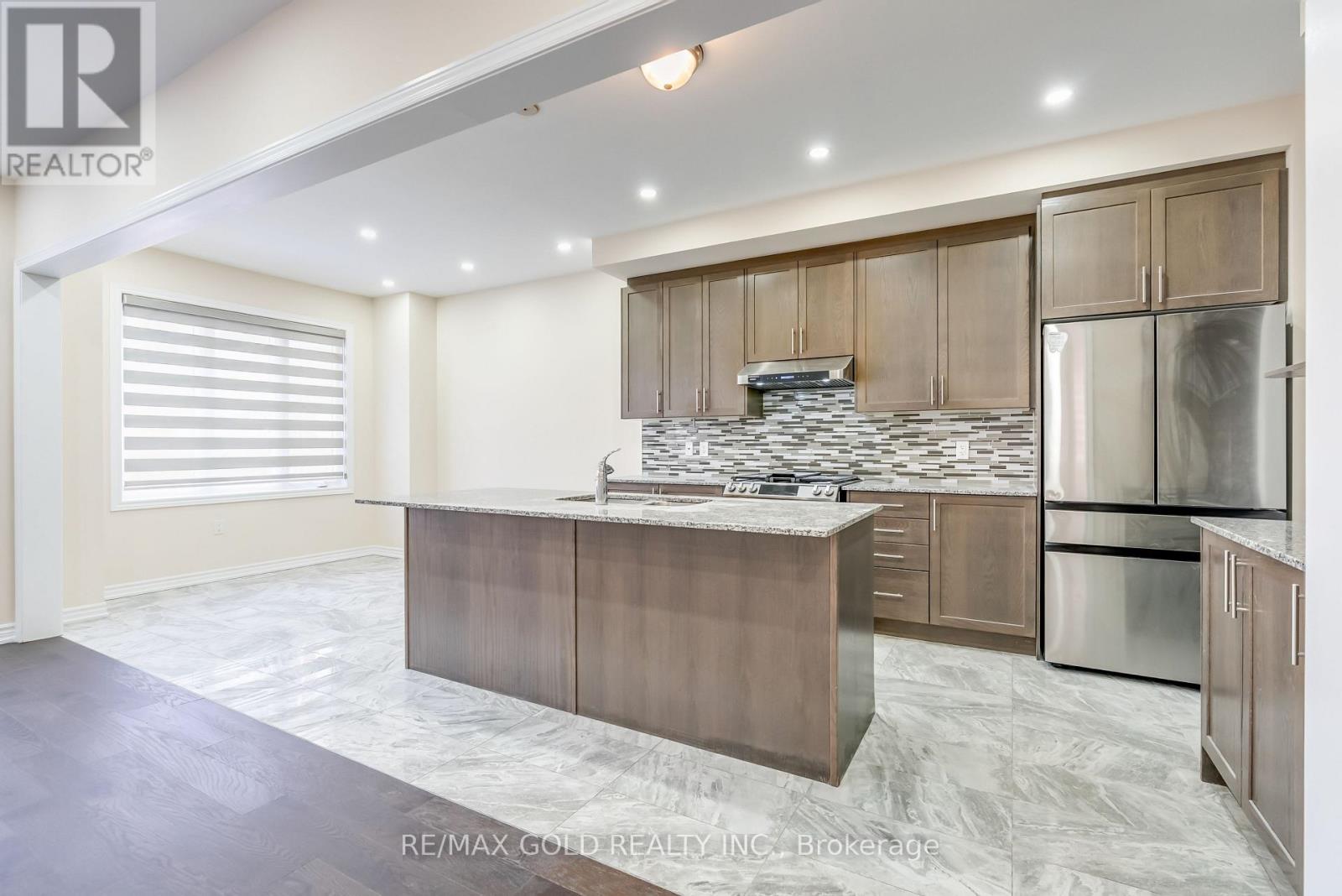 1495 Rose Way, Milton, Ontario  L9T 7E7 - Photo 12 - W12615444