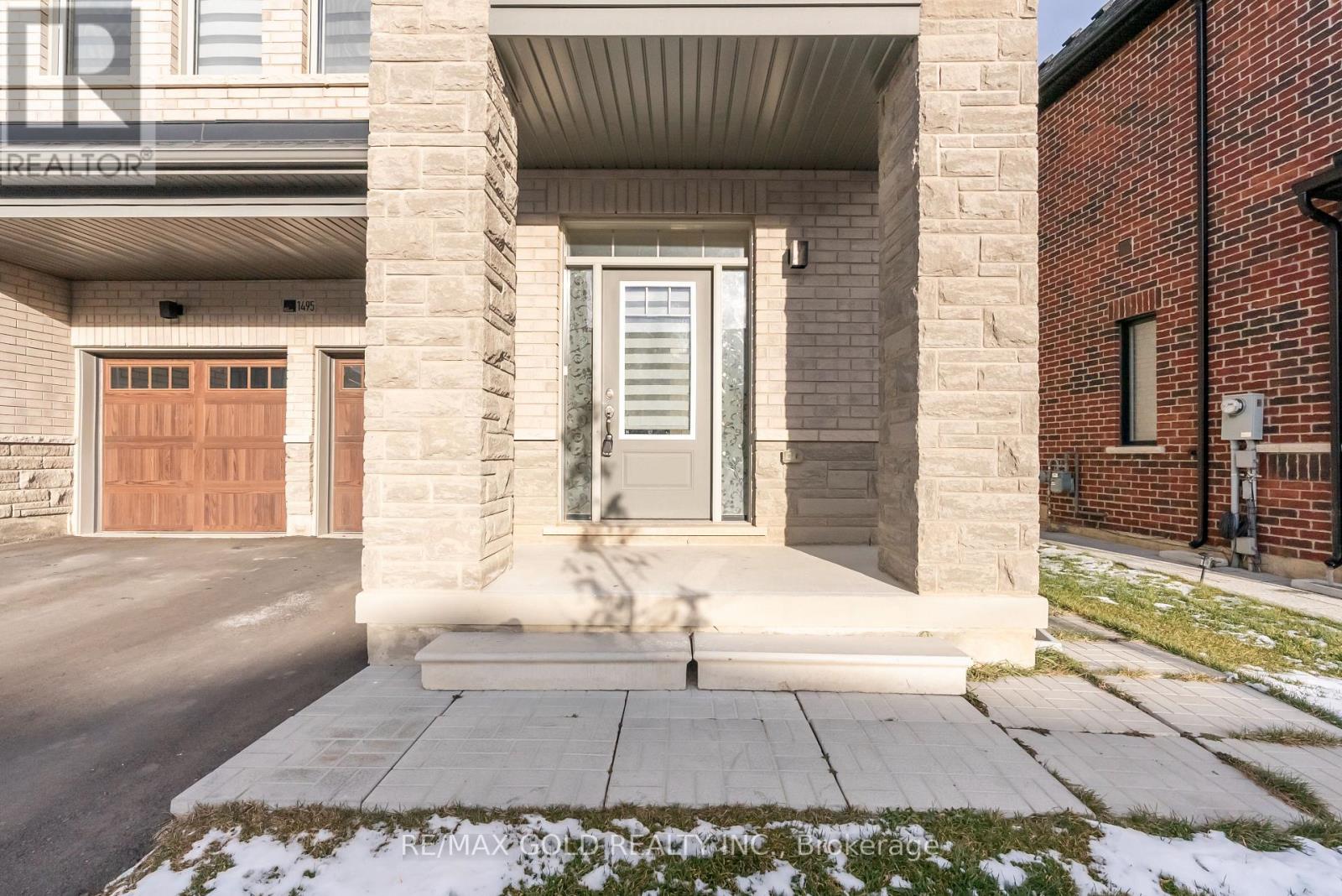 1495 Rose Way, Milton, Ontario  L9T 7E7 - Photo 3 - W12615444