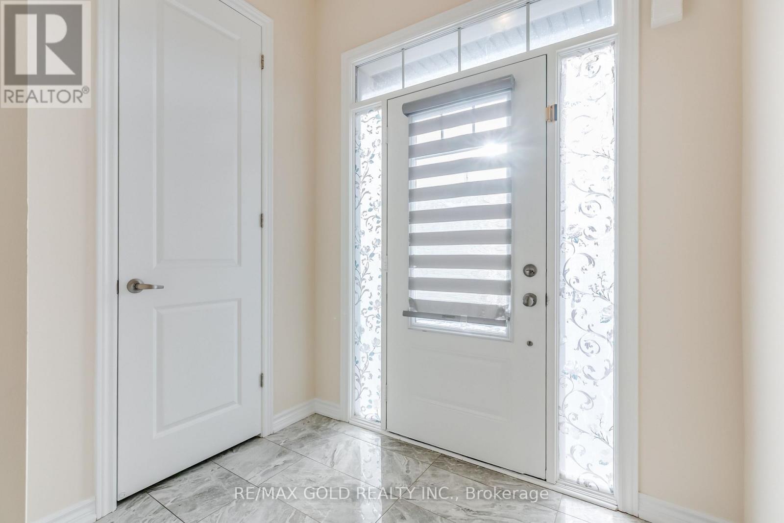 1495 Rose Way, Milton, Ontario  L9T 7E7 - Photo 4 - W12615444