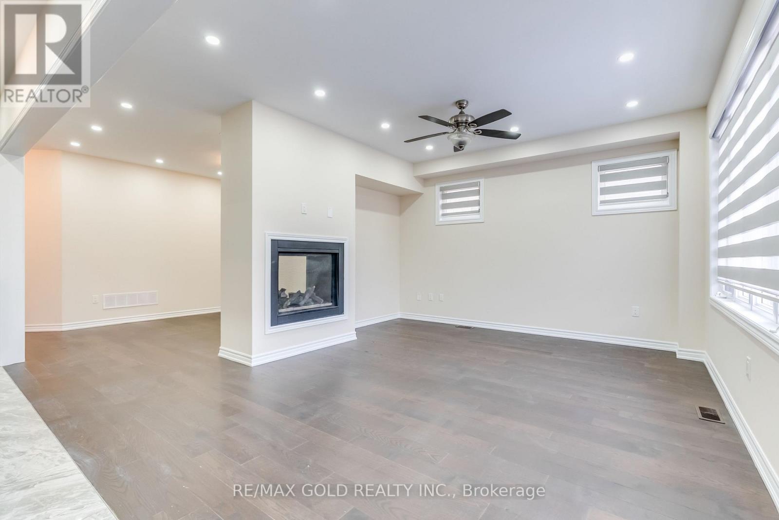 1495 Rose Way, Milton, Ontario  L9T 7E7 - Photo 8 - W12615444