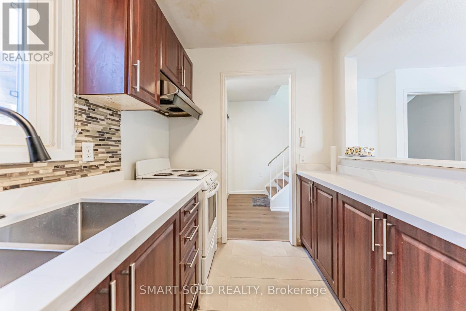 22 Hazelglen Court, Brampton (Central Park), Ontario  L6S 1N7 - Photo 12 - W12615472