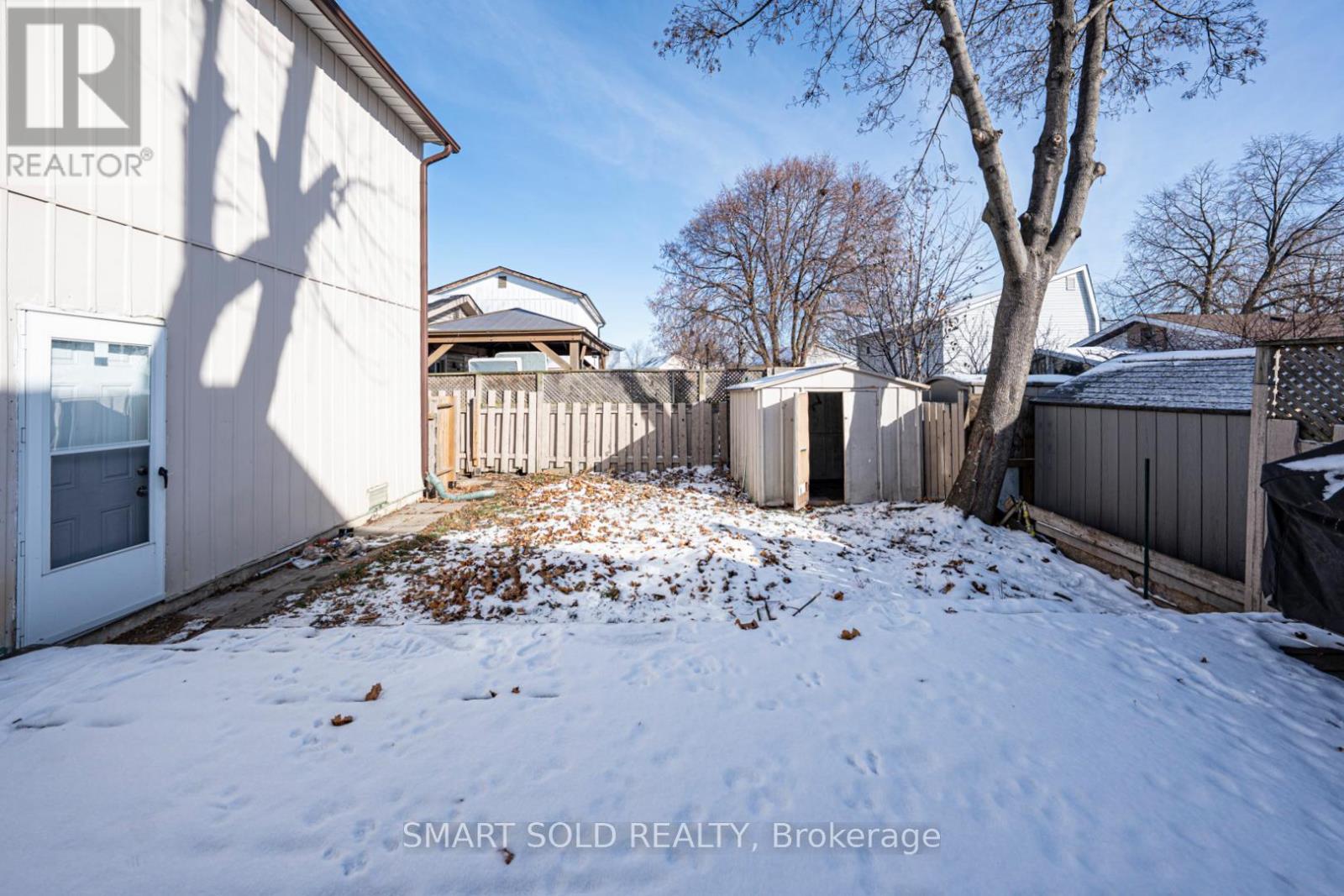 22 Hazelglen Court, Brampton (Central Park), Ontario  L6S 1N7 - Photo 7 - W12615472