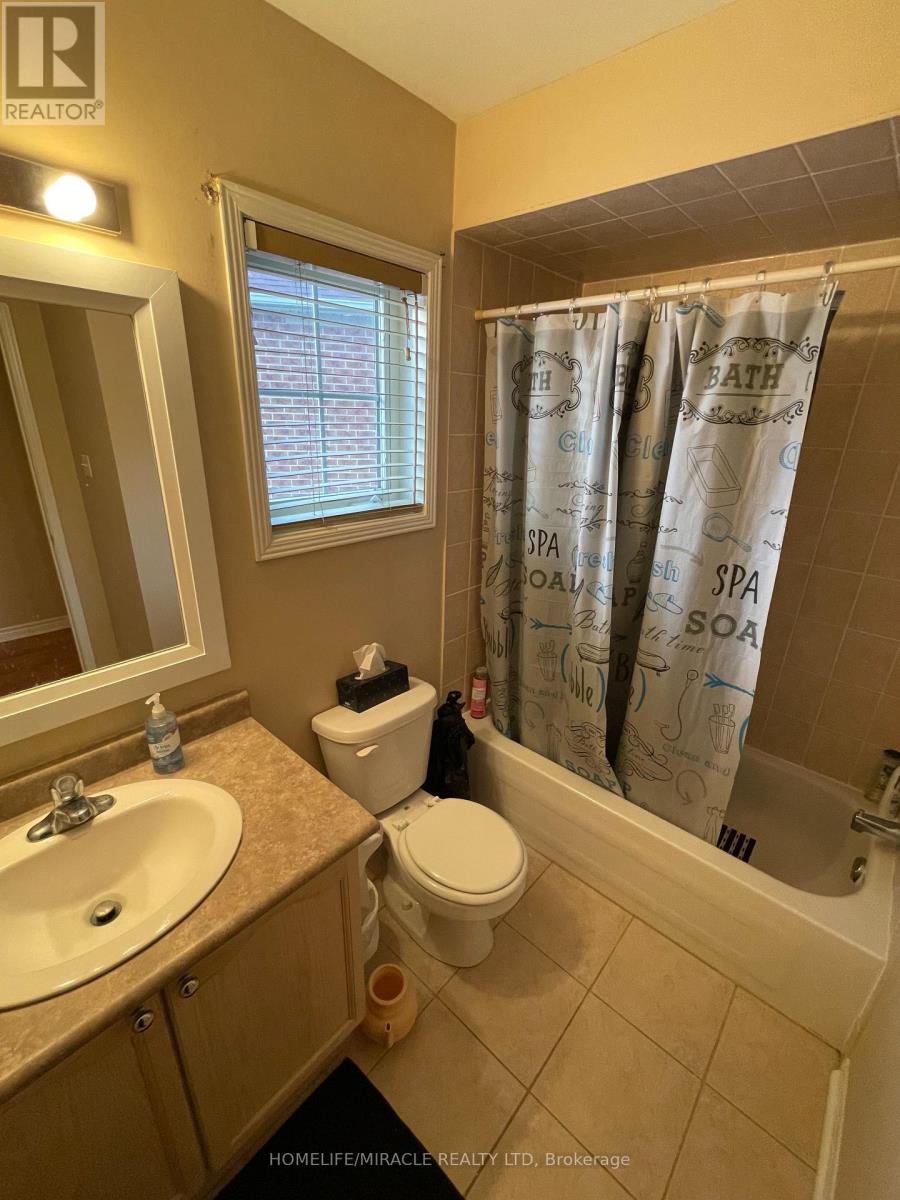 26 Penbridge Circle, Brampton, Ontario  L7A 2P9 - Photo 10 - W12615488