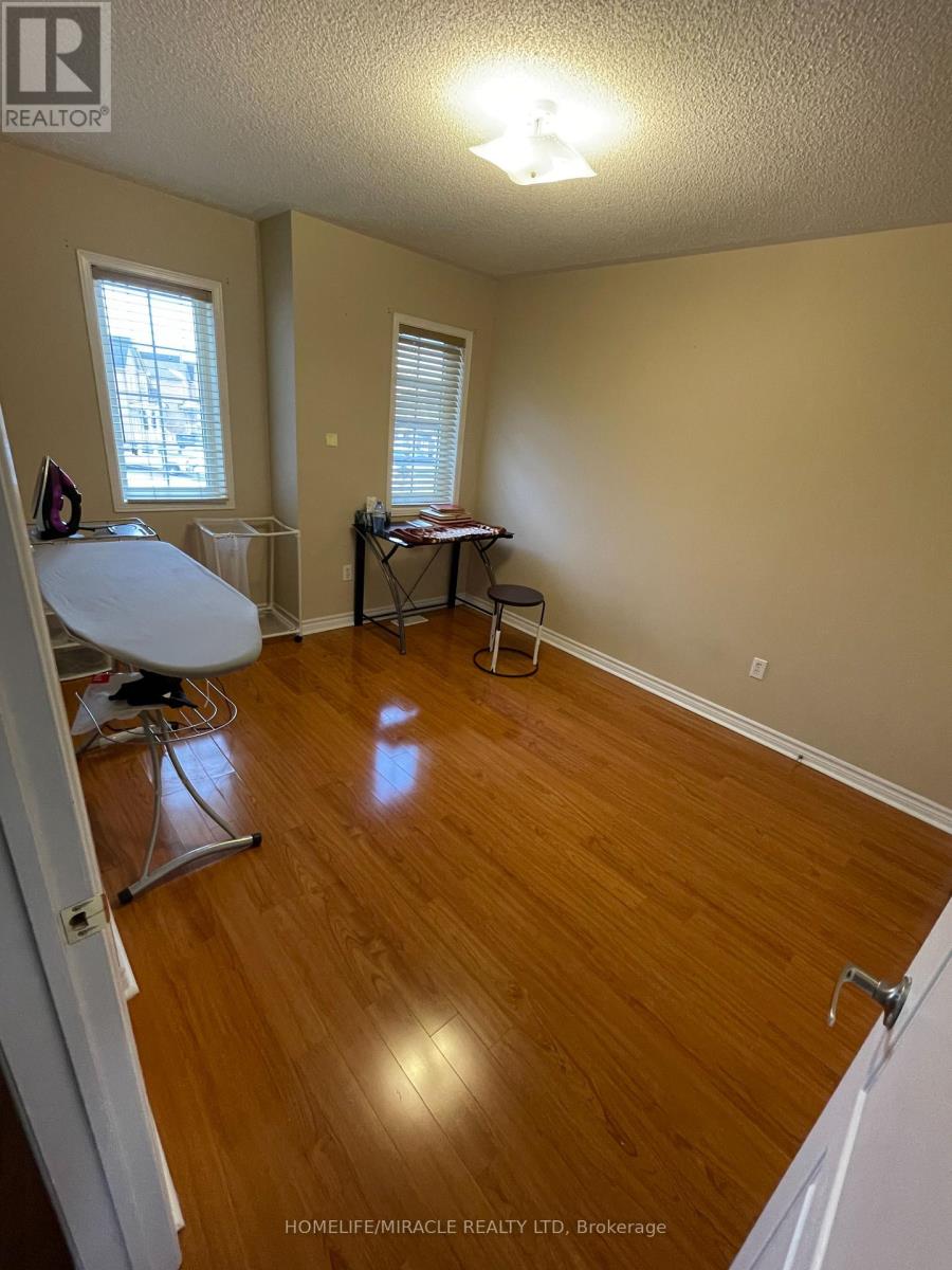 26 Penbridge Circle, Brampton, Ontario  L7A 2P9 - Photo 11 - W12615488