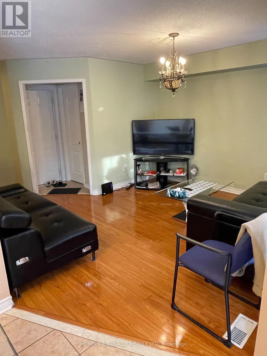 26 Penbridge Circle, Brampton, Ontario  L7A 2P9 - Photo 6 - W12615488