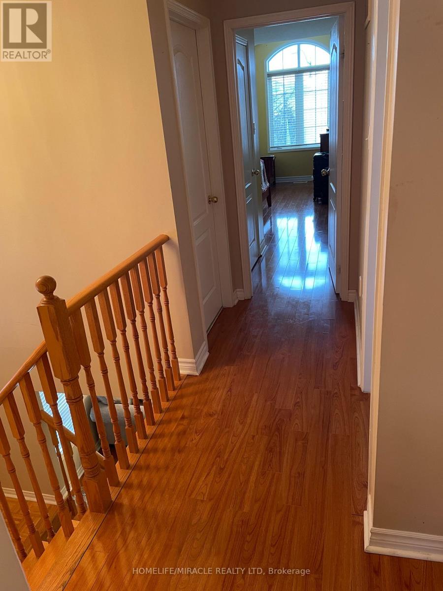 26 Penbridge Circle, Brampton, Ontario  L7A 2P9 - Photo 8 - W12615488