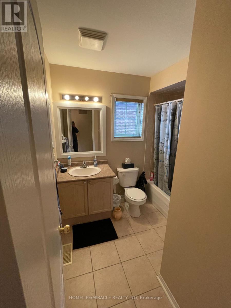 26 Penbridge Circle, Brampton, Ontario  L7A 2P9 - Photo 9 - W12615488