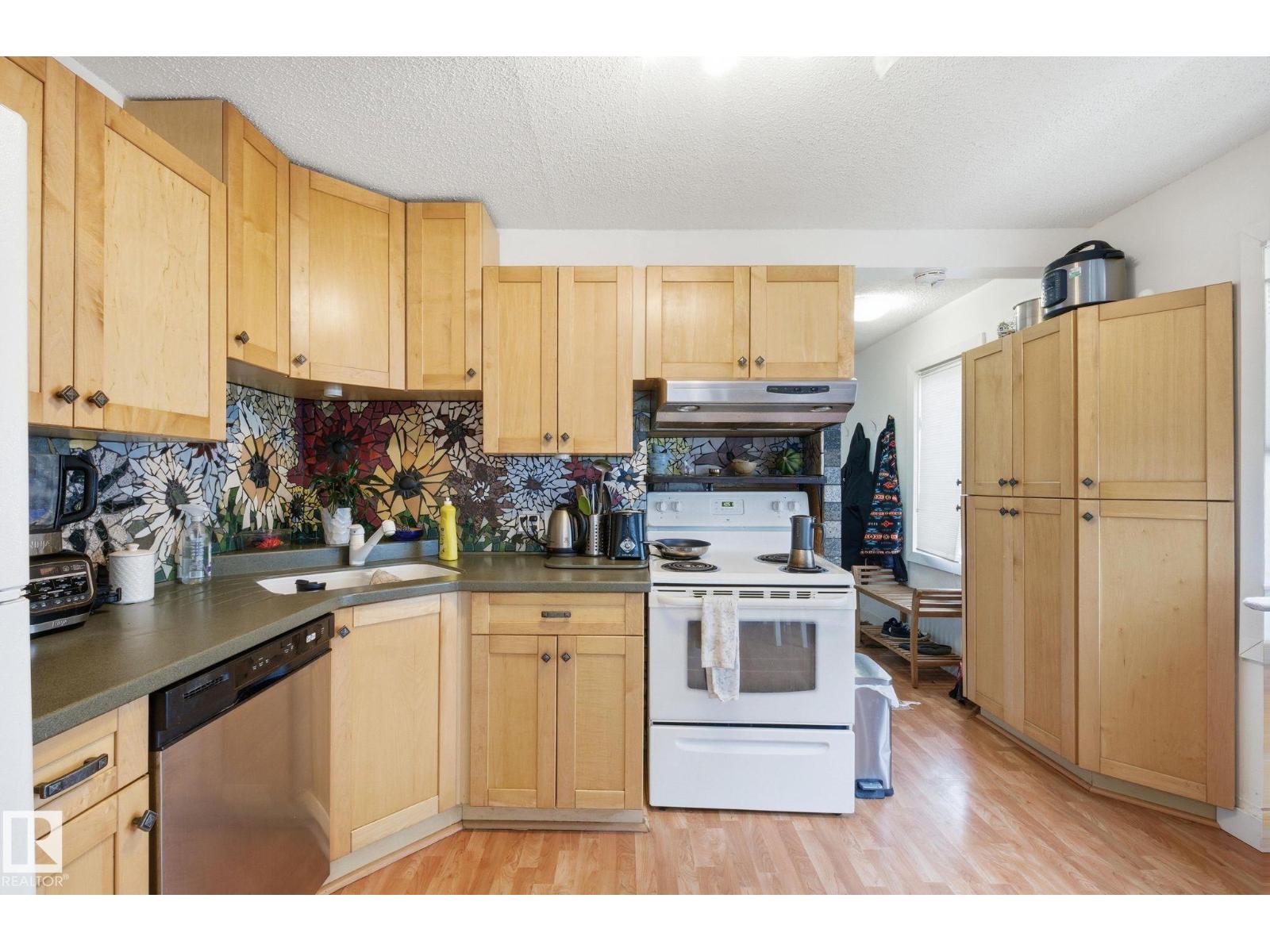 9705 87 Av Nw, Edmonton, Alberta  T6E 2N3 - Photo 4 - E4467745