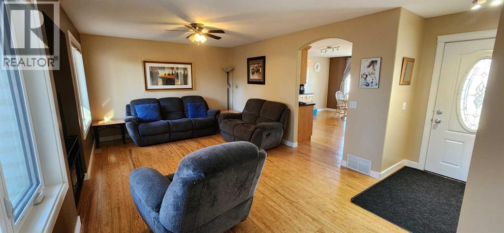 1506 Walter Place, Didsbury, Alberta  T0M 0W0 - Photo 8 - A2263096