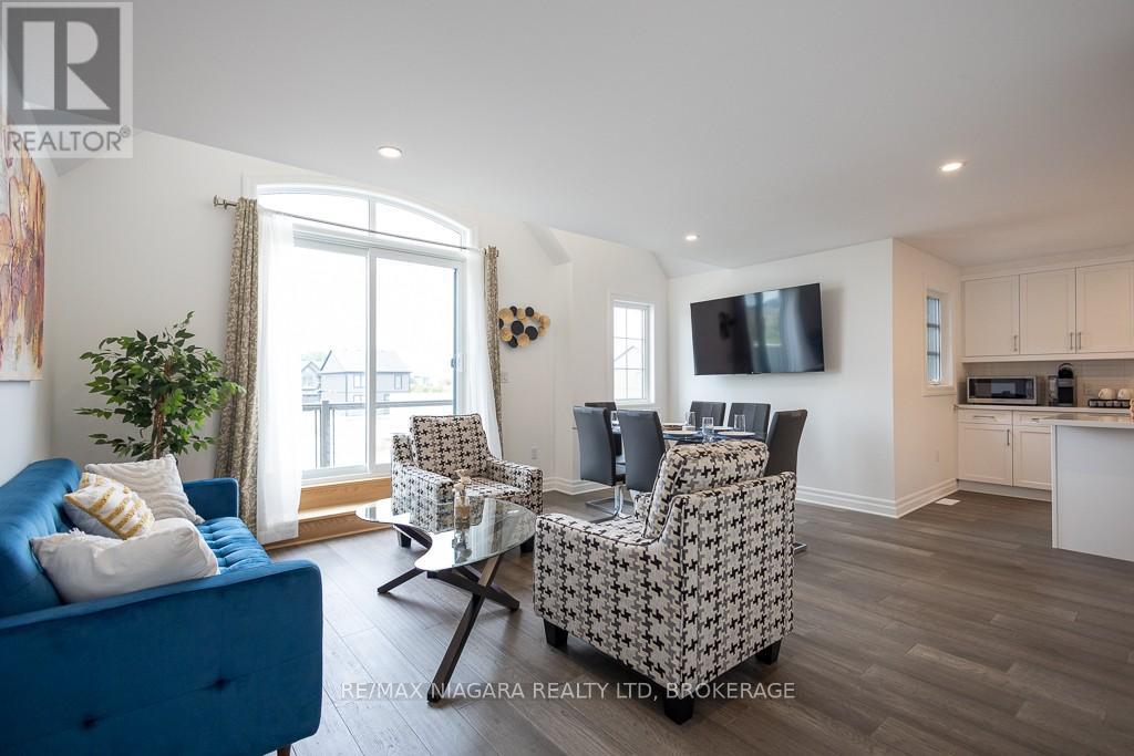 Upper - 7416 Parkside Road, Niagara Falls, Ontario  L2H 3V9 - Photo 11 - X12615628