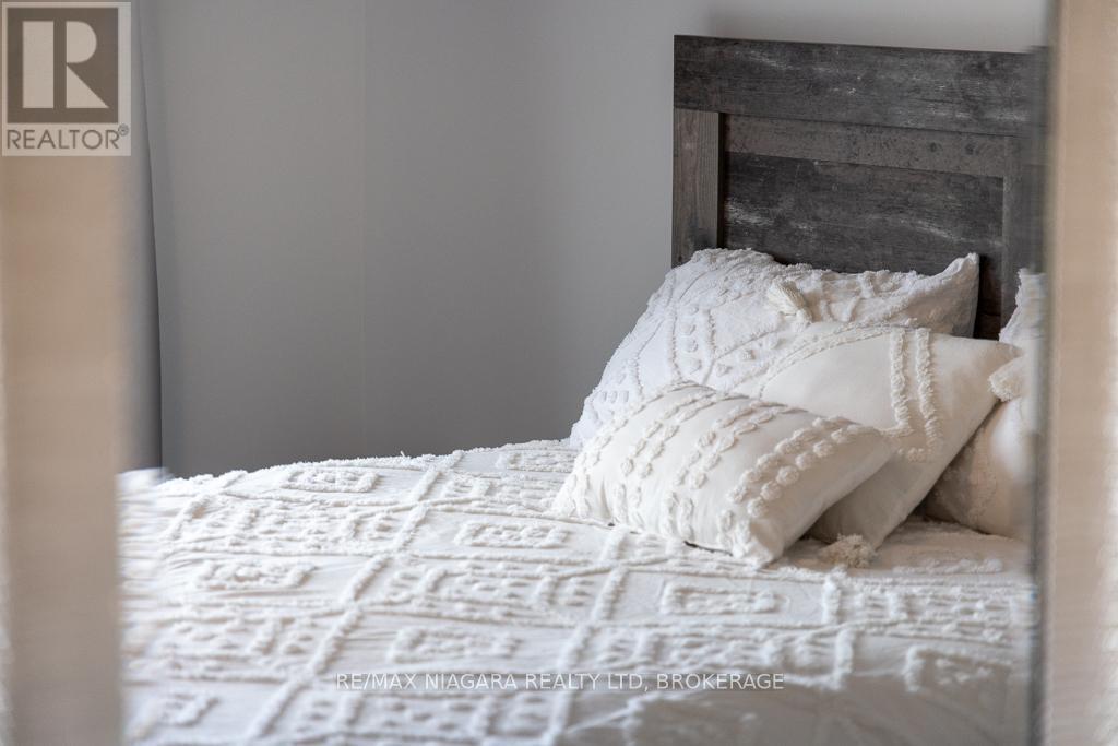 Upper - 7416 Parkside Road, Niagara Falls, Ontario  L2H 3V9 - Photo 30 - X12615628