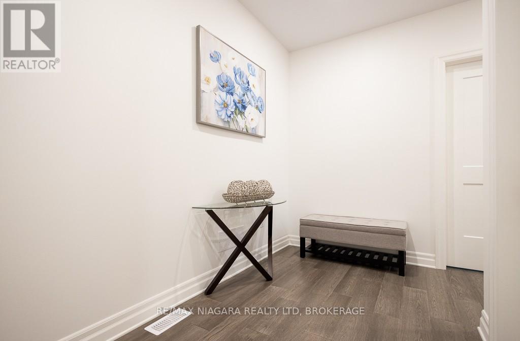 Upper - 7416 Parkside Road, Niagara Falls, Ontario  L2H 3V9 - Photo 4 - X12615628