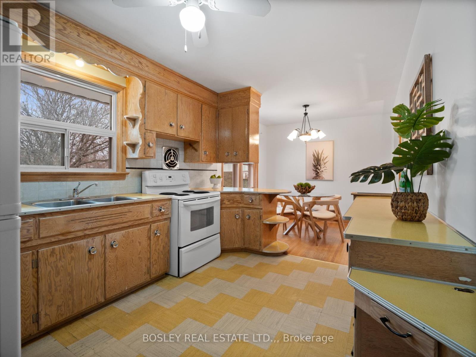 33 Tamarack Avenue, St. Catharines, Ontario  L3M 3C1 - Photo 12 - X12615634