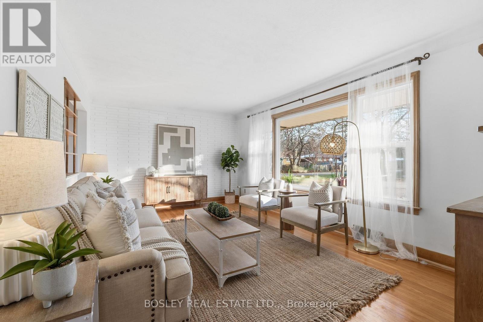 33 Tamarack Avenue, St. Catharines, Ontario  L3M 3C1 - Photo 2 - X12615634