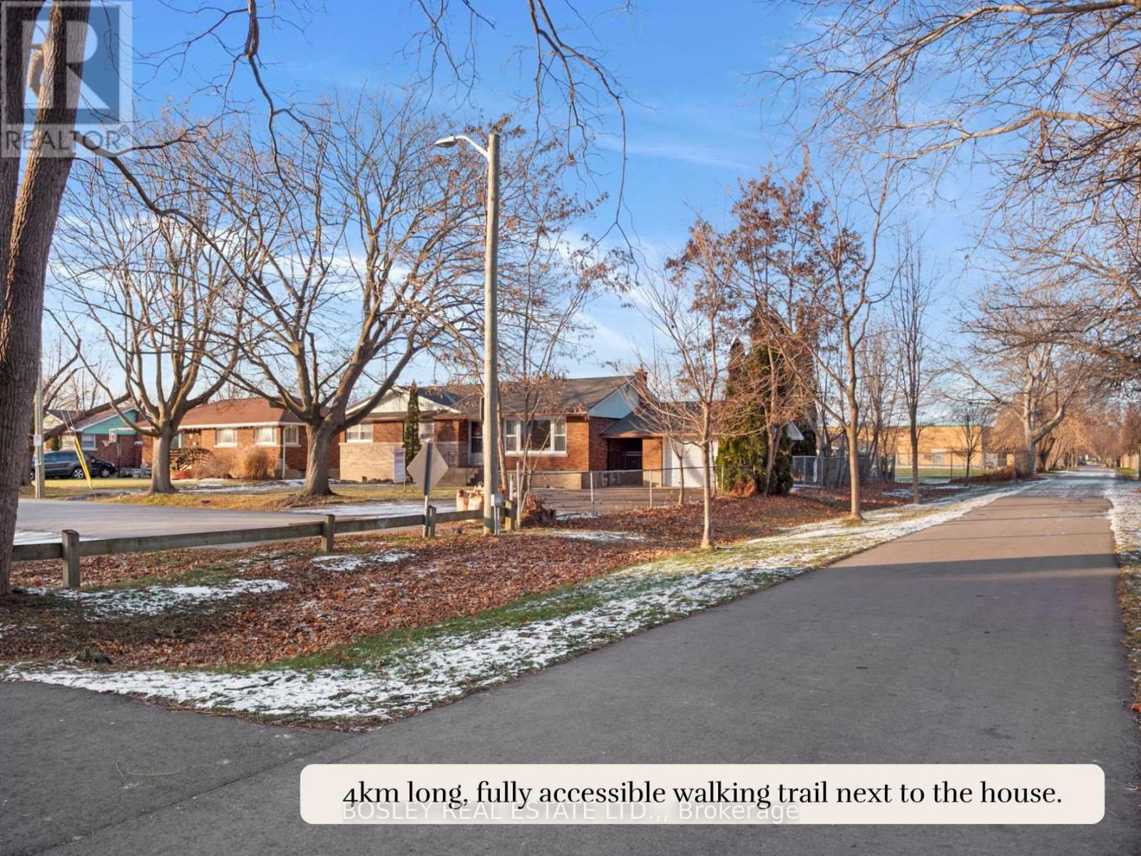 33 Tamarack Avenue, St. Catharines, Ontario  L3M 3C1 - Photo 3 - X12615634