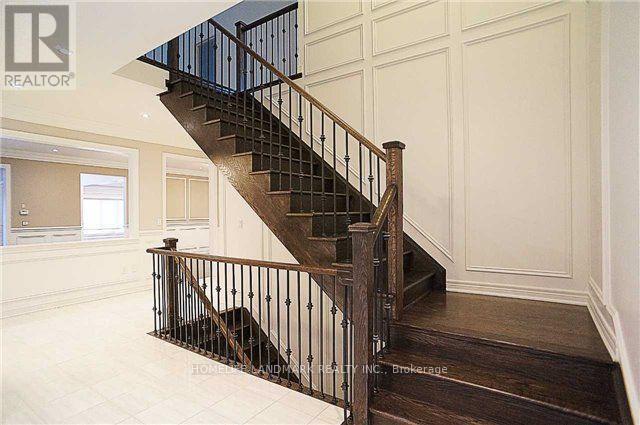 39 Briarfield Avenue, East Gwillimbury, Ontario  L9N 0P5 - Photo 5 - N12613604