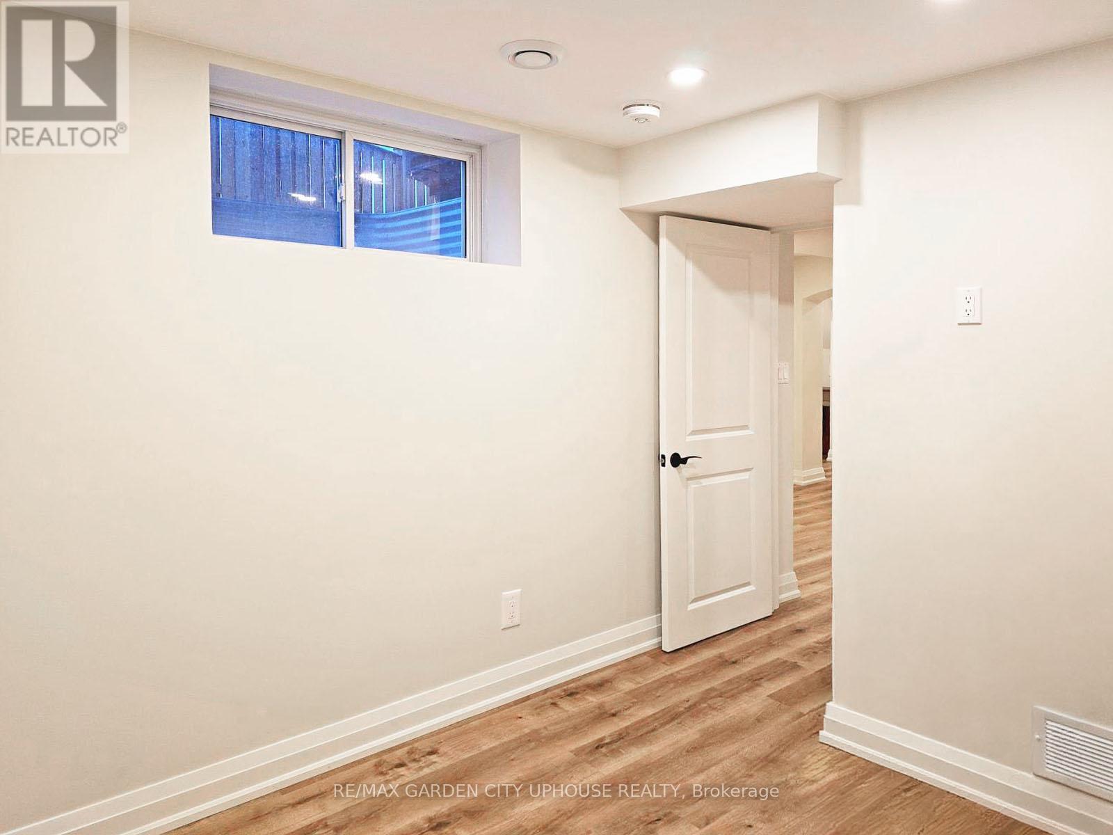 Lower - 11 Manhattan Court, St. Catharines, Ontario L2R 0B8 - Photo 12 - X12611066