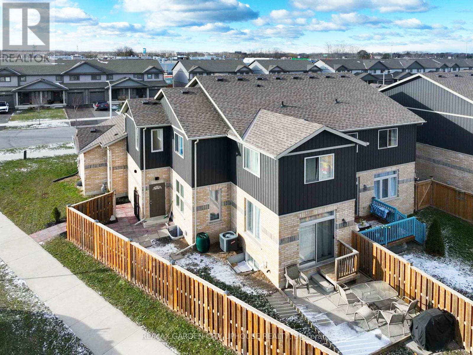 Lower - 11 Manhattan Court, St. Catharines, Ontario L2R 0B8 - Photo 3 - X12611066