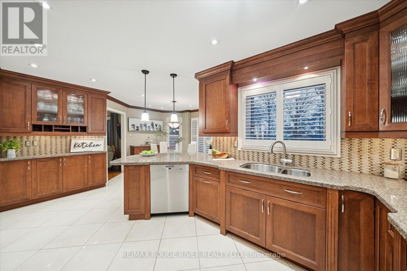 25 Sayor Drive, Ajax, Ontario  L1T 3K2 - Photo 8 - E12615622