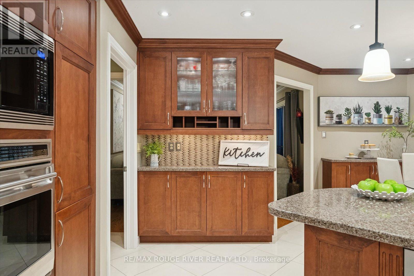 25 Sayor Drive, Ajax, Ontario  L1T 3K2 - Photo 9 - E12615622