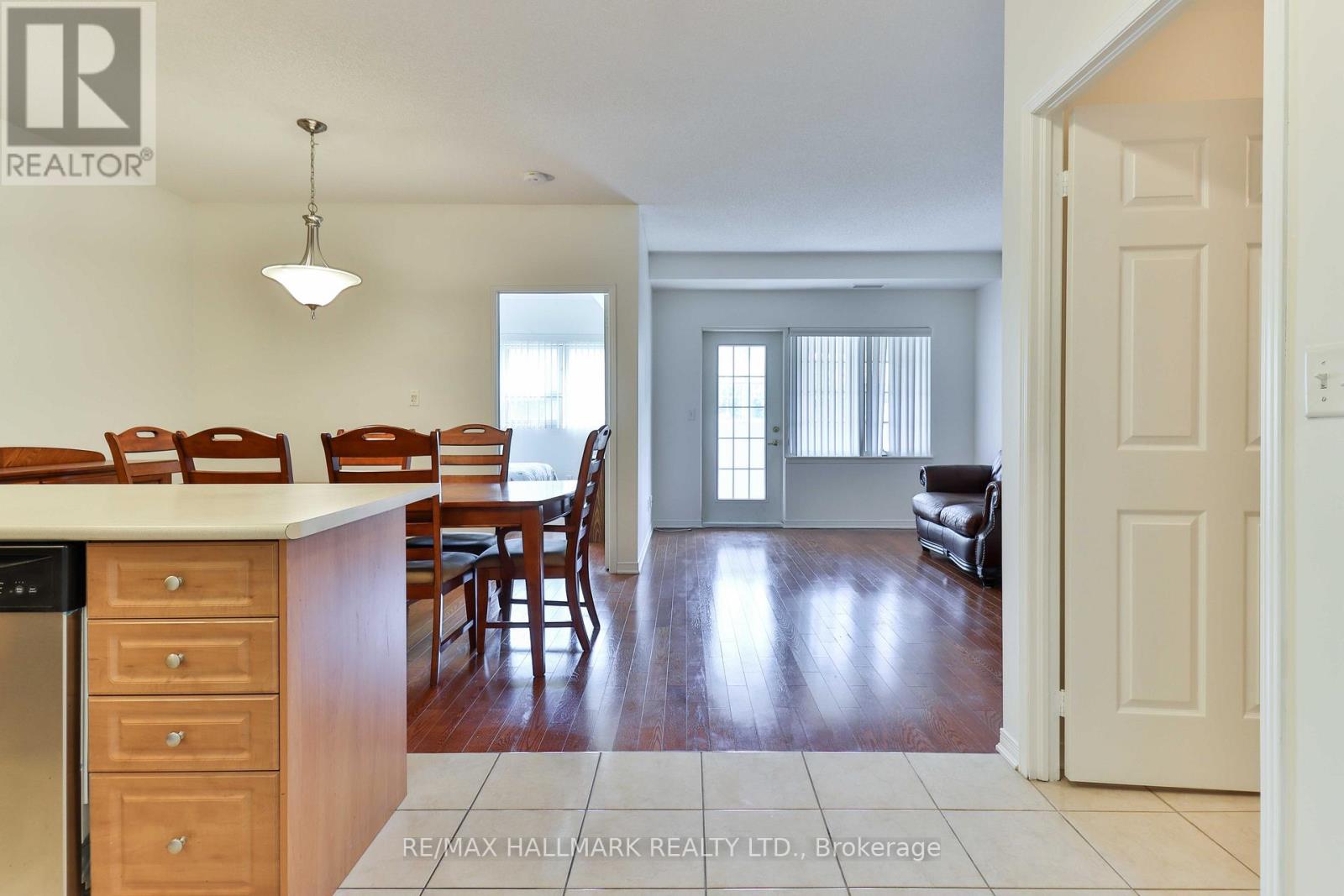 207 - 9451 Jane Street, Vaughan (Maple), Ontario  L6A 4H7 - Photo 5 - N12615606