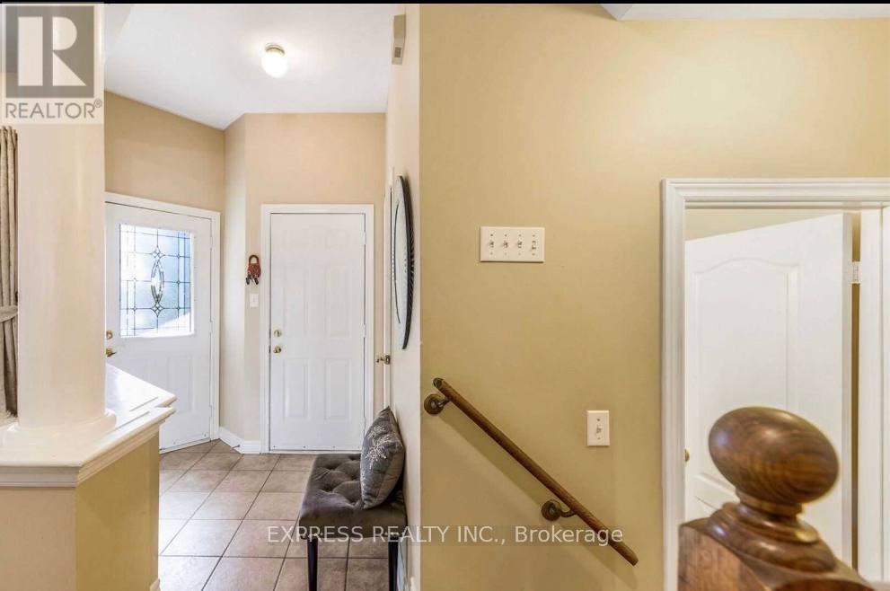 40 Firwood Drive, Richmond Hill, Ontario  L4S 2A2 - Photo 4 - N12615630