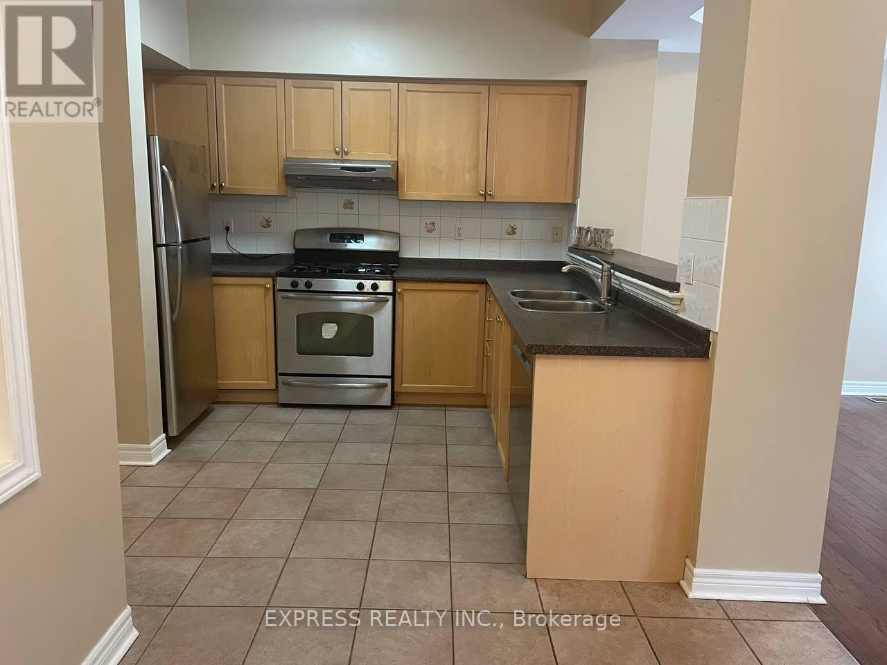 40 Firwood Drive, Richmond Hill, Ontario  L4S 2A2 - Photo 7 - N12615630