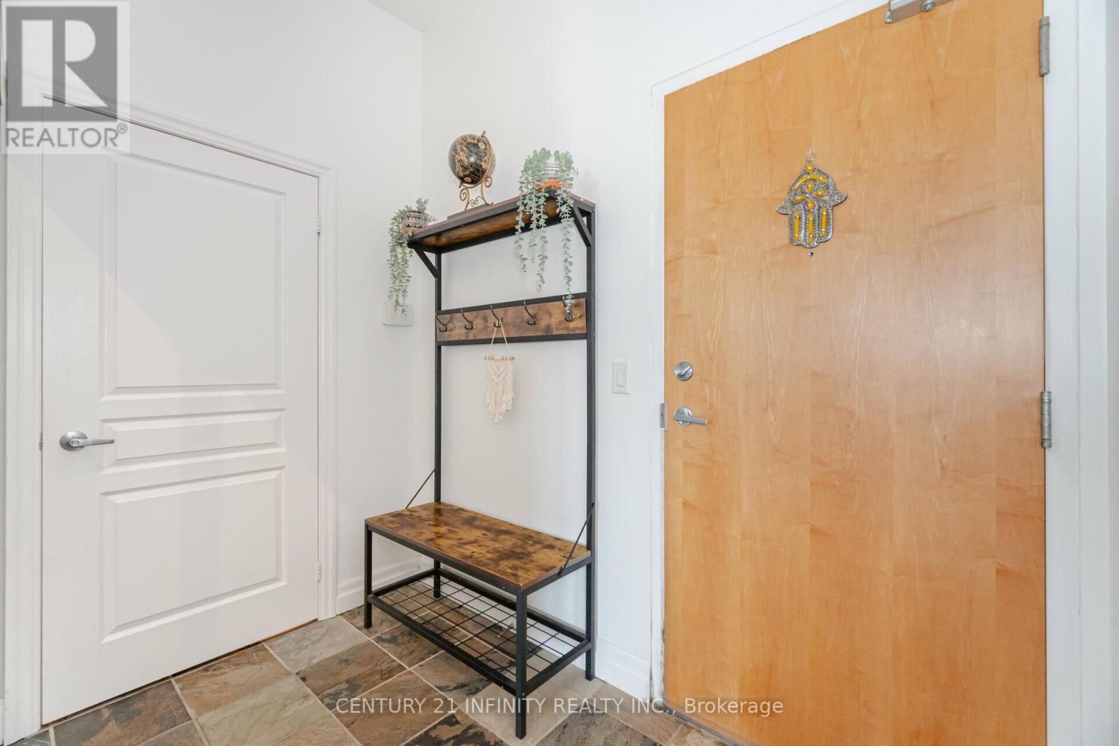 Ph1 - 3939 Duke Of York Boulevard, Mississauga (City Centre), Ontario  L5B 4N2 - Photo 5 - W12350835