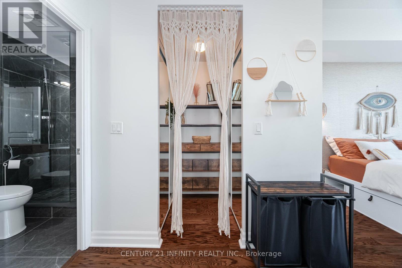 Ph1 - 3939 Duke Of York Boulevard, Mississauga (City Centre), Ontario  L5B 4N2 - Photo 25 - W12350835