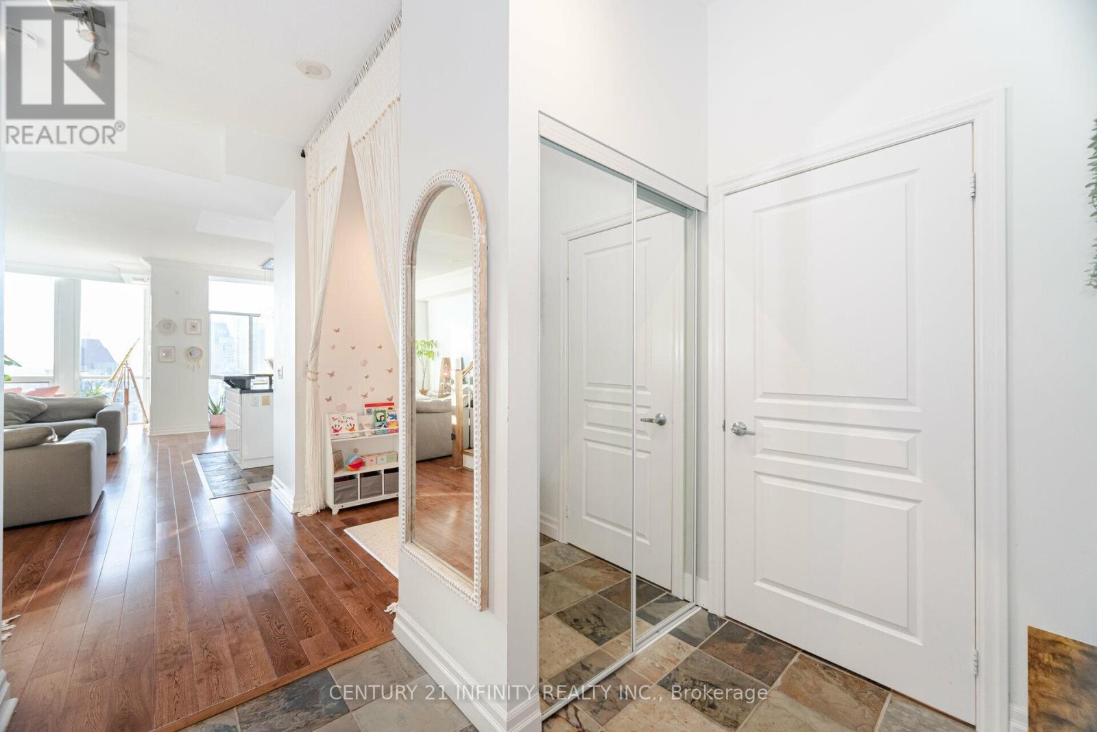 Ph1 - 3939 Duke Of York Boulevard, Mississauga (City Centre), Ontario  L5B 4N2 - Photo 6 - W12350835