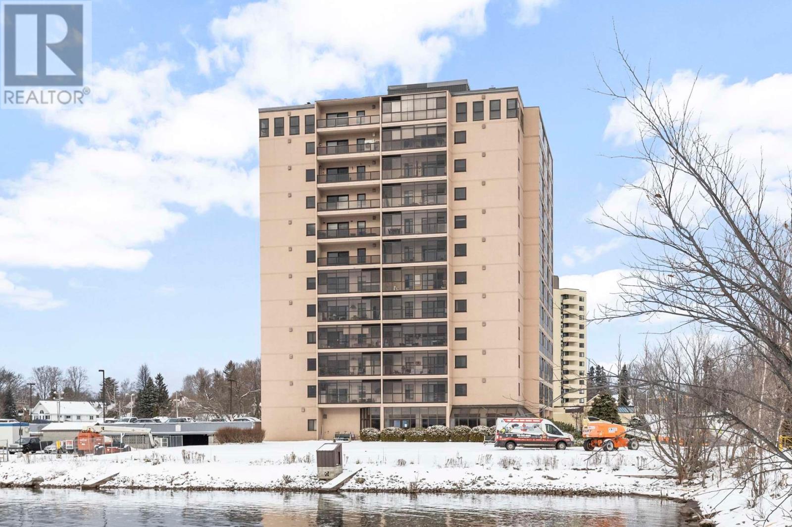 89 Pine St # 701, Sault Ste. Marie, Ontario P6A 6M6 - Photo 1 - SM252869