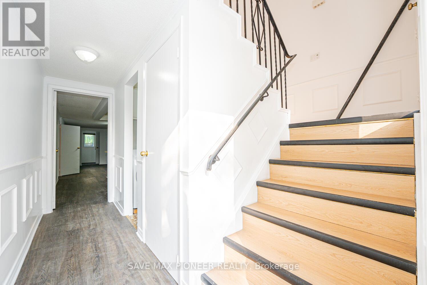 122 Centre Street N, Brampton (Brampton North), Ontario  L6V 2Z3 - Photo 17 - W12615610