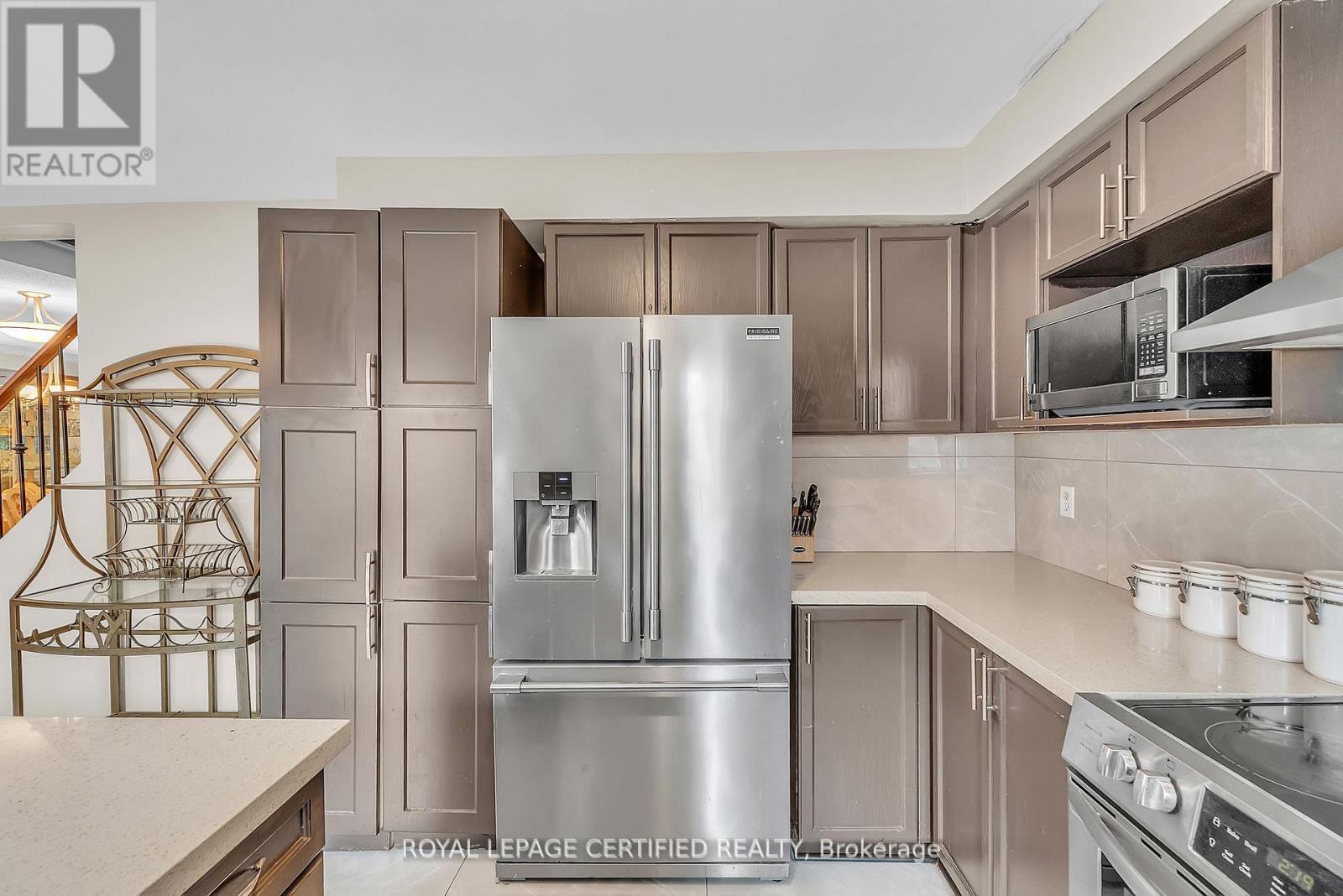 17 Chestermere Crescent, Brampton, Ontario  L7A 2E8 - Photo 7 - W12615666