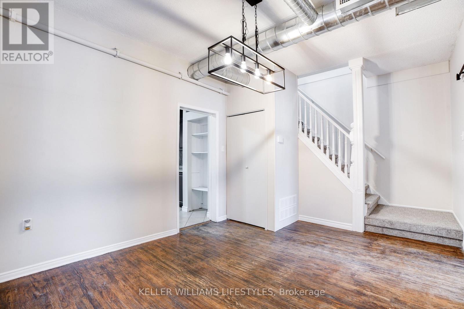 21 Elmwood Avenue E, London South, Ontario  N6C 1J1 - Photo 5 - X12615708