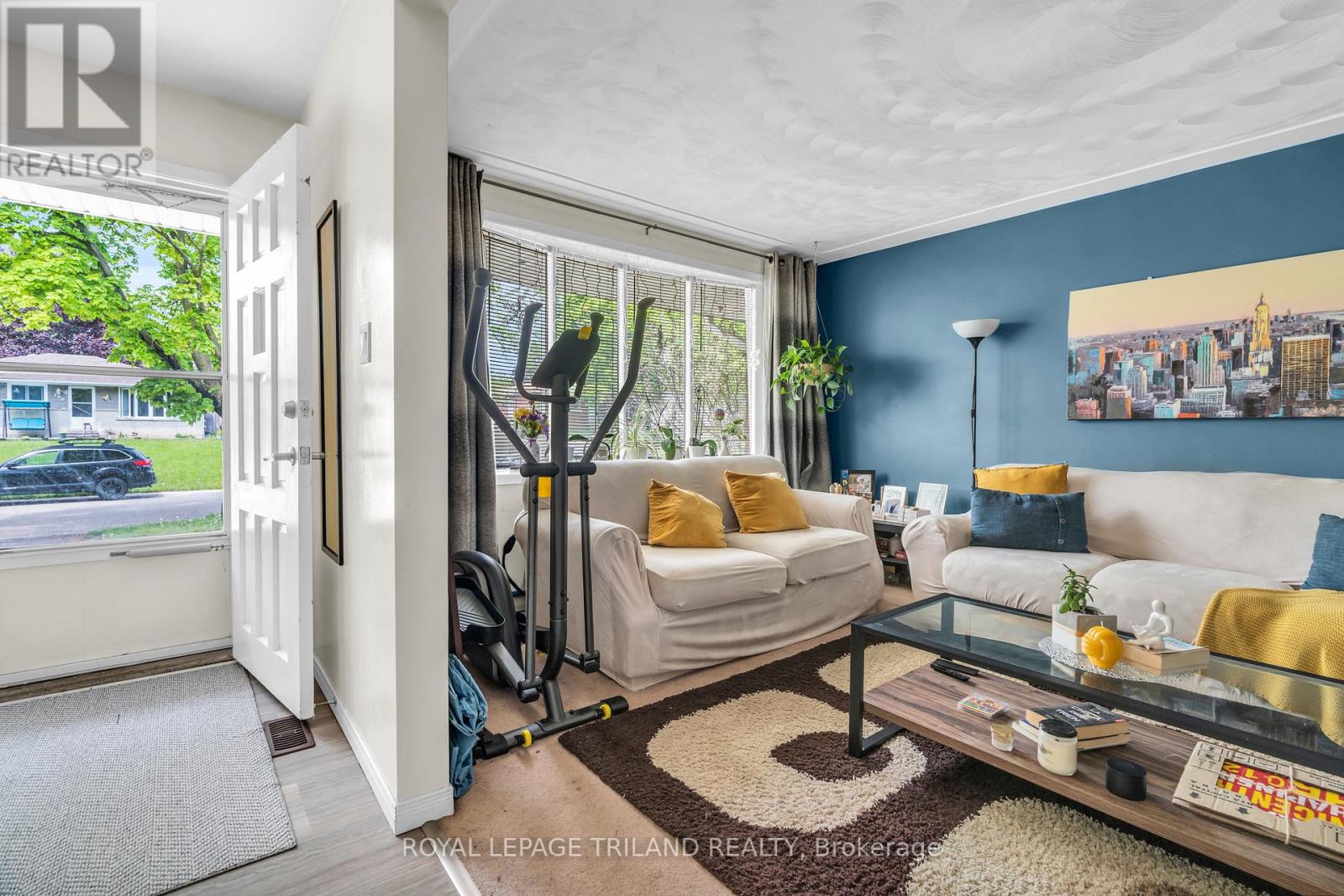 A - 195b Cedarvale Crescent, Waterloo, Ontario  N2L 4T3 - Photo 2 - X12615736