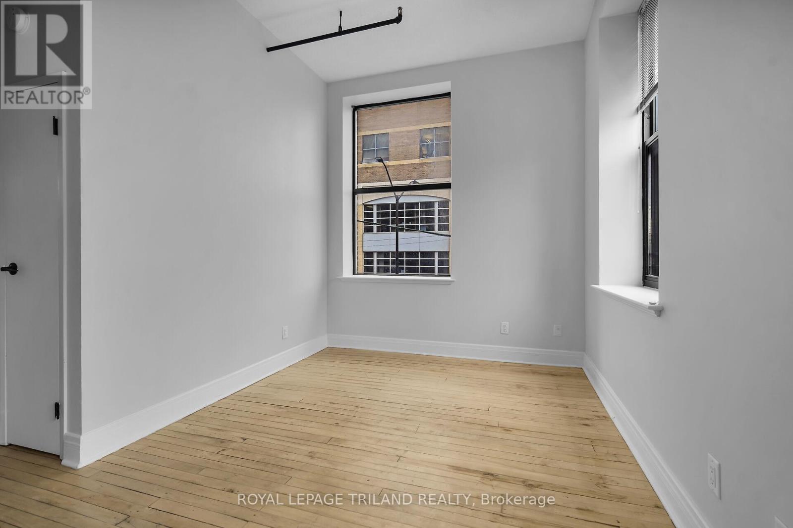 201 - 330 Clarence Street, London East (East K), Ontario  N6A 6H6 - Photo 2 - X12615738