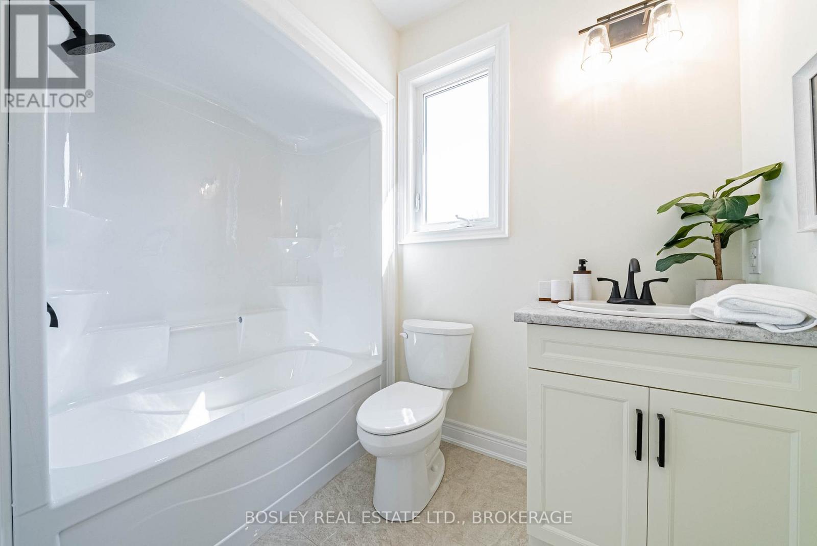 512 Royal Ridge Drive, Fort Erie, Ontario L0S 1N0 - Photo 25 - X12154202