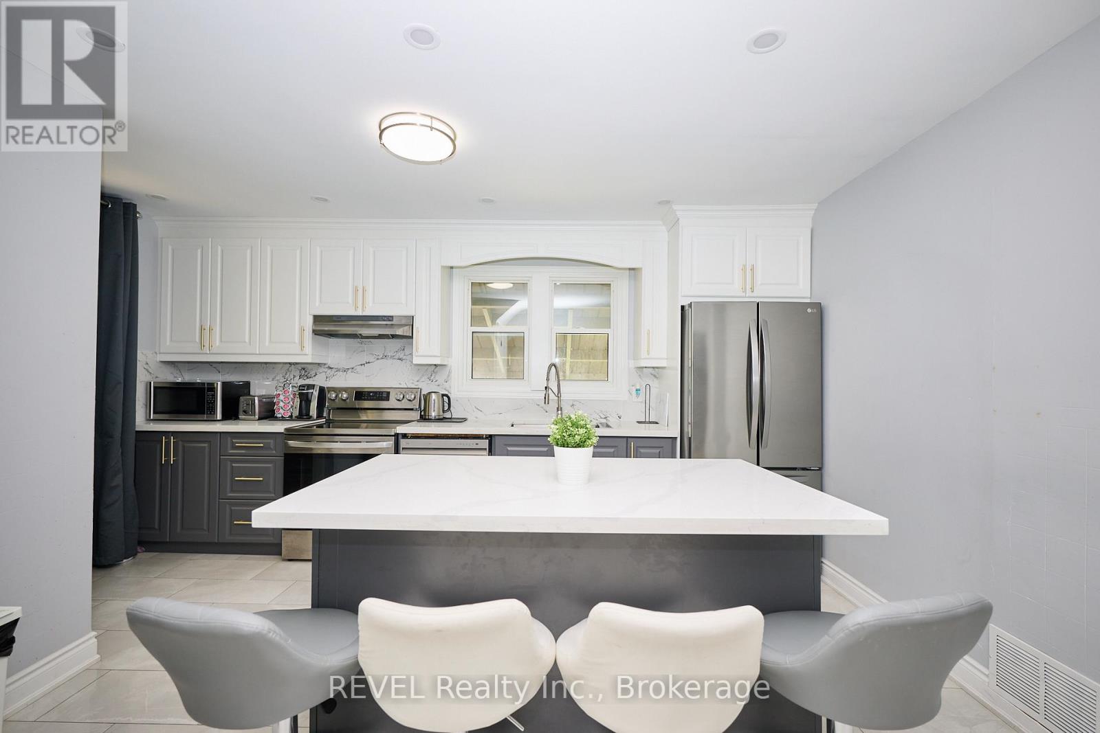 5659 Robinson Street, Niagara Falls, Ontario  L2G 2B1 - Photo 5 - X12416951