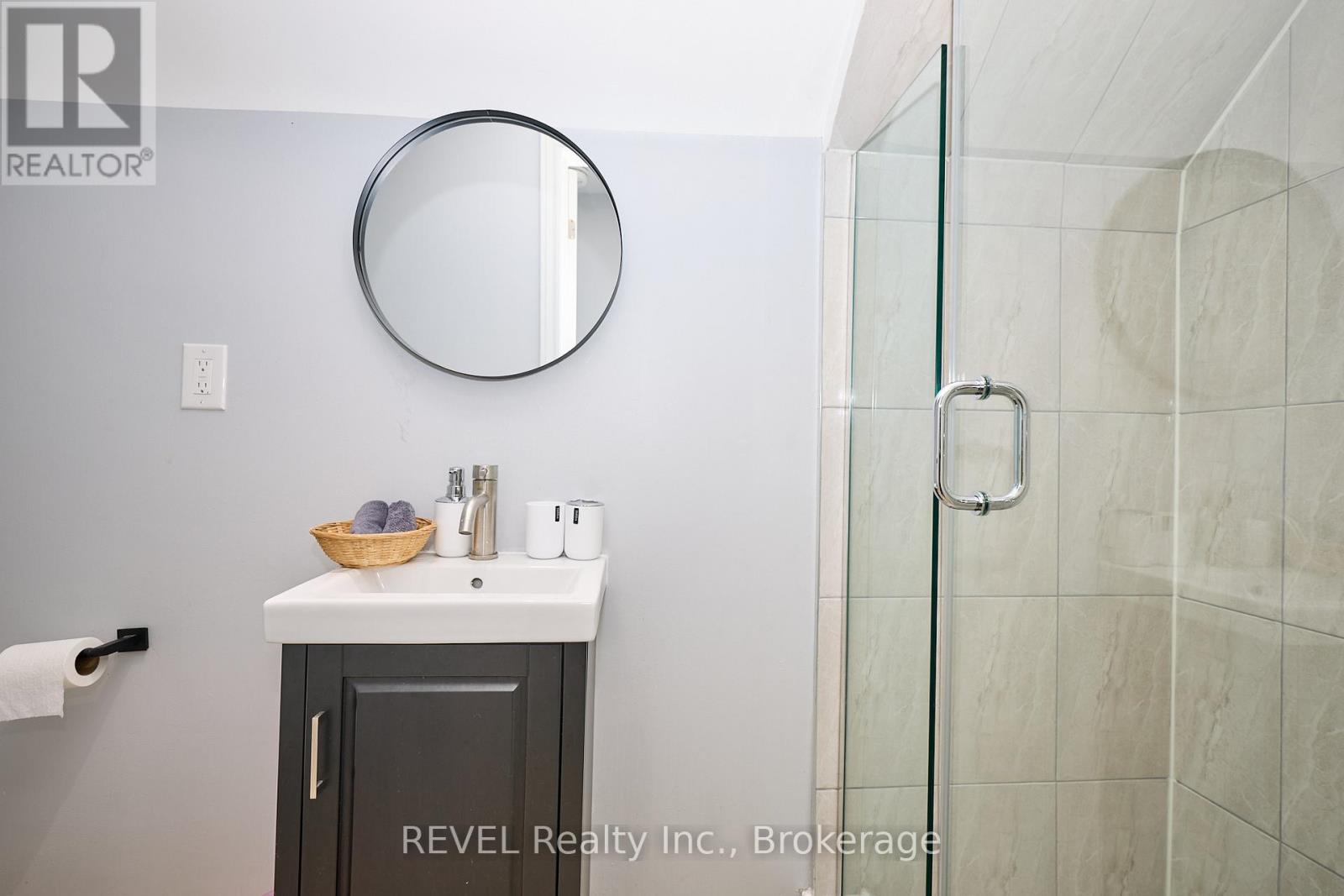 5659 Robinson Street, Niagara Falls, Ontario  L2G 2B1 - Photo 13 - X12416951