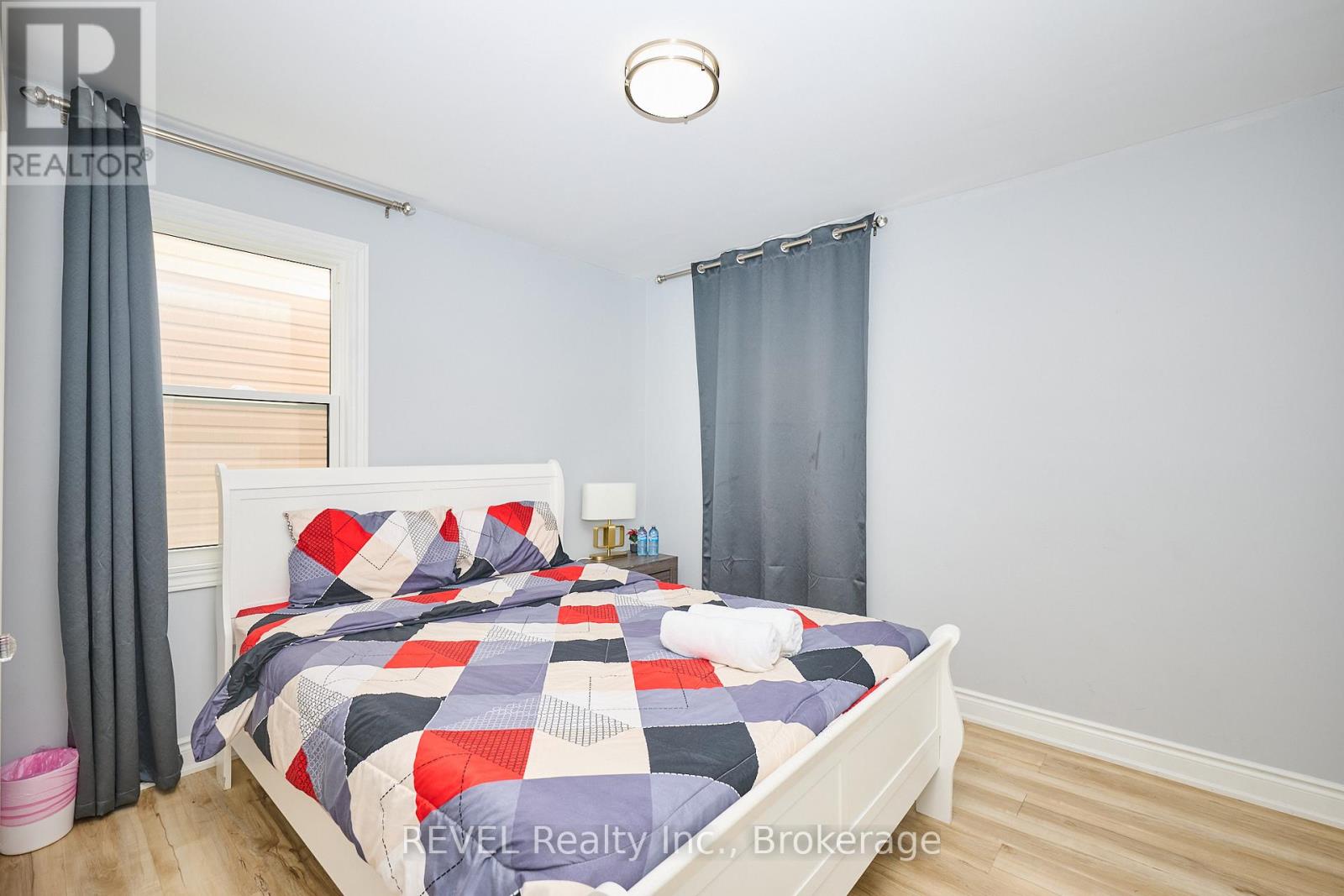 5659 Robinson Street, Niagara Falls, Ontario  L2G 2B1 - Photo 9 - X12416951