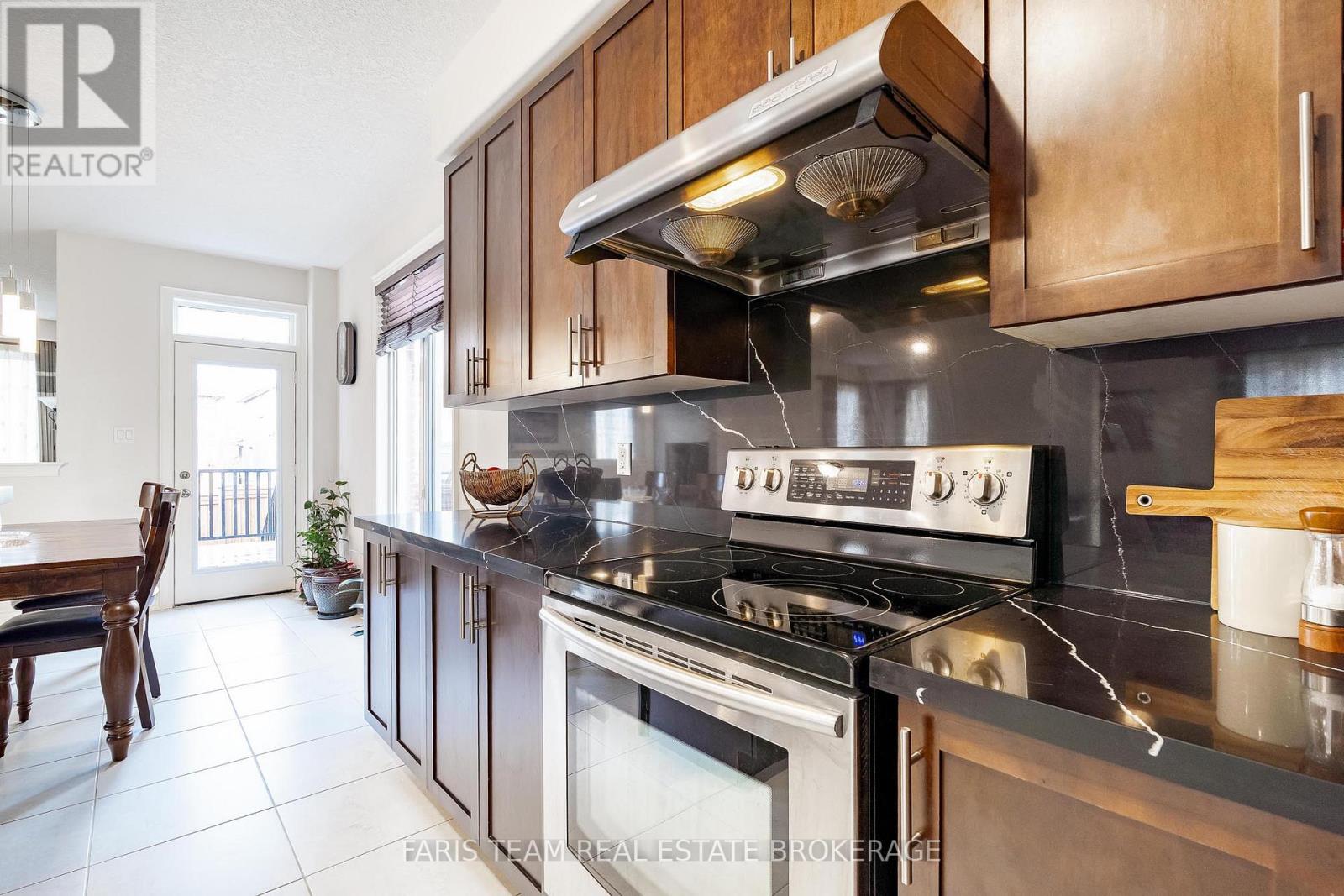 56 Jewel House Lane, Barrie (Innis-Shore), Ontario  L4M 0C4 - Photo 9 - S12577776